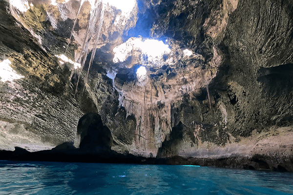 thunderball grotto in bahamas